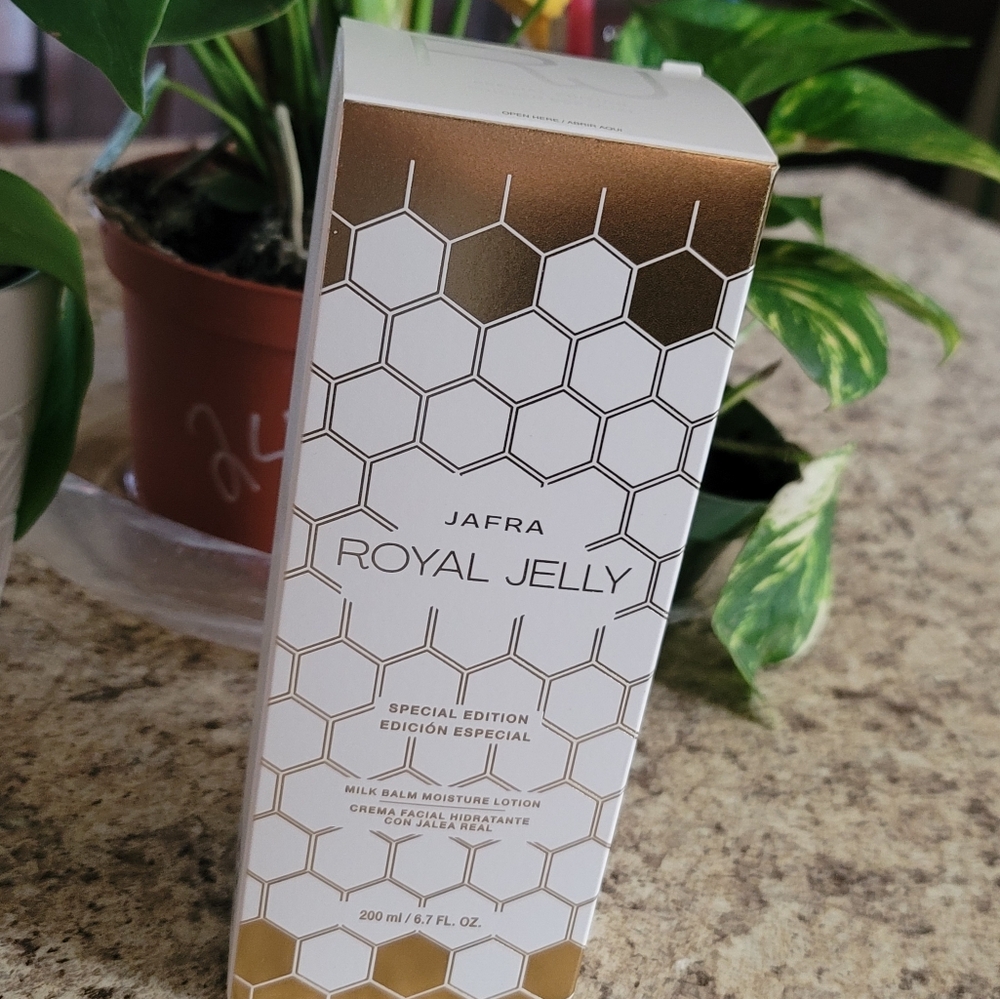 JAFRA Royal Jelly Special Edition with Gold and White Design